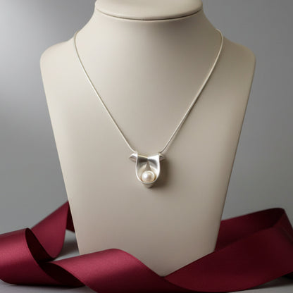 Ribbon Pendant with Freshwater Pearl - Large