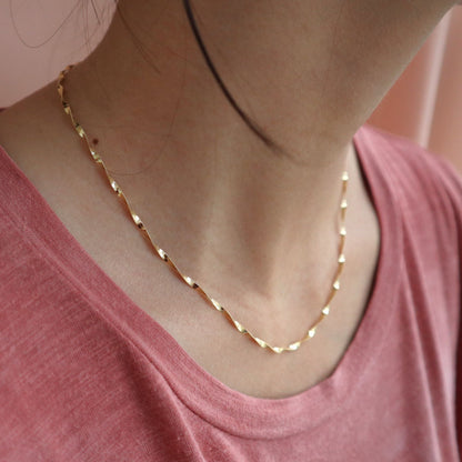 Twisted Herringbone Chain
