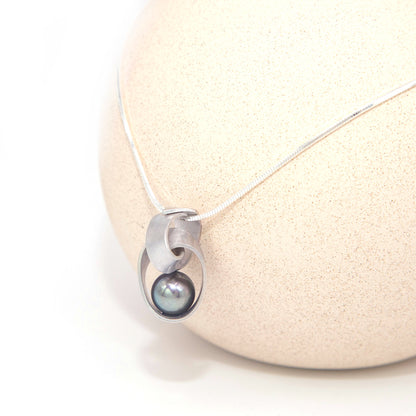 pearl necklace, Black pearl pendant, silver pendant, contemporary jewelry, art jewellery, knot pendant, 